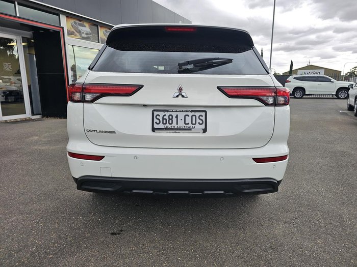 2022 Mitsubishi Outlander ES