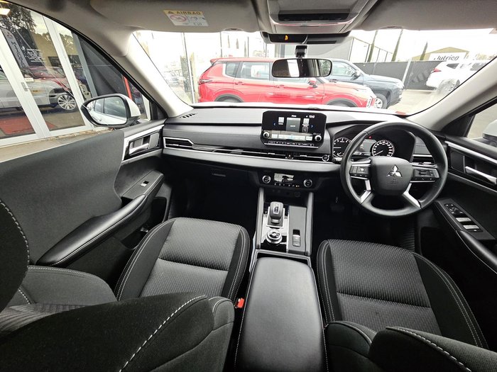 2022 Mitsubishi Outlander ES