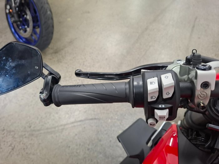 2022 DUCATI STREETFIGHTER V2 Red