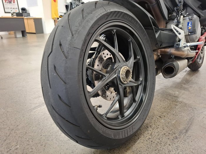 2022 DUCATI STREETFIGHTER V2 Red