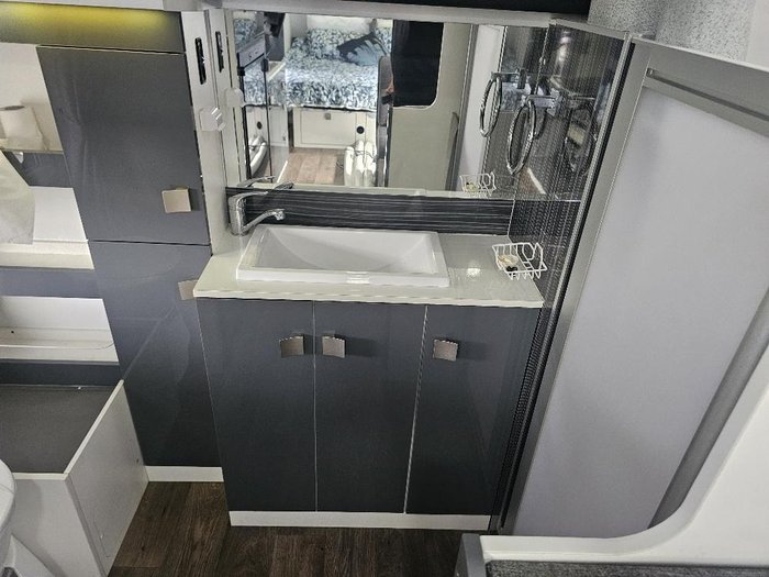 2017 Windsor Seka 552