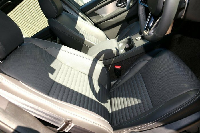 2025 Land Rover Discovery Sport P250 Dynamic SE L550 MY25.5 4X4 Constant Santorini Black