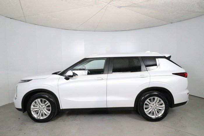 2024 Mitsubishi Outlander LS