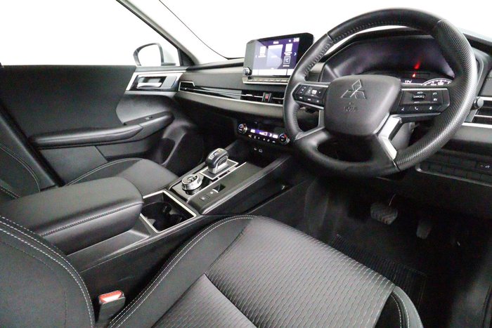 2024 Mitsubishi Outlander LS