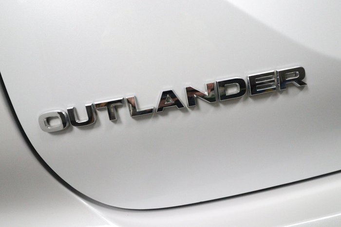 2024 Mitsubishi Outlander LS