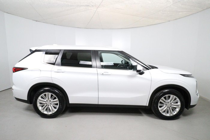 2024 Mitsubishi Outlander LS