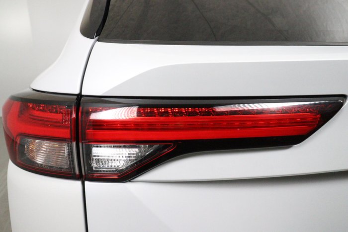 2024 Mitsubishi Outlander LS