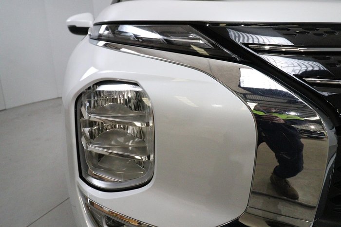 2024 Mitsubishi Outlander LS