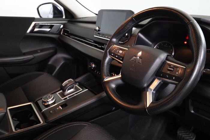 2024 Mitsubishi Outlander LS