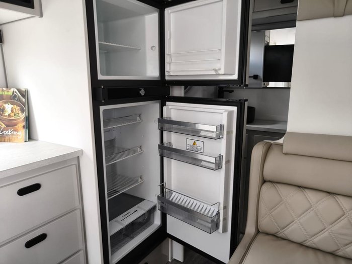 2026 JB Caravans Dirt Road Xtreme 17'10 Front Door Cafe