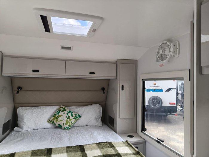2026 JB Caravans Dirt Road Xtreme 17'10 Front Door Cafe