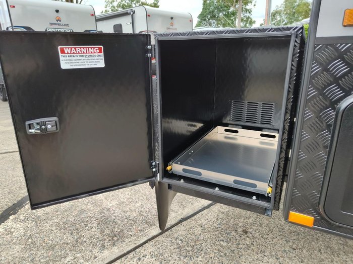 2026 JB Caravans Dirt Road Xtreme 19'6 Front Door Cafe