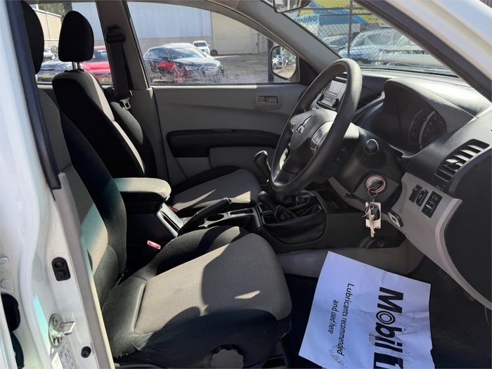 2014 MITSUBISHI TRITON GLX (4x4) MN MY14 UPDATE White