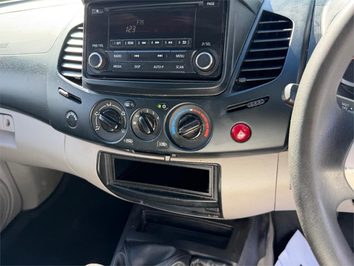 2014 MITSUBISHI TRITON GLX (4x4) MN MY14 UPDATE White