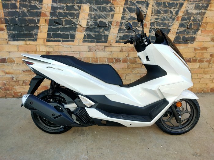 2025 HONDA PCX 125 SCOOTER WHITE