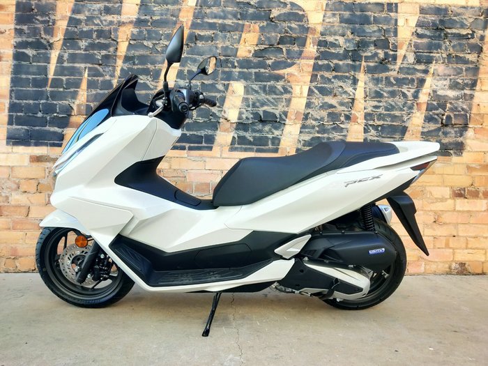 2025 HONDA PCX 125 SCOOTER WHITE