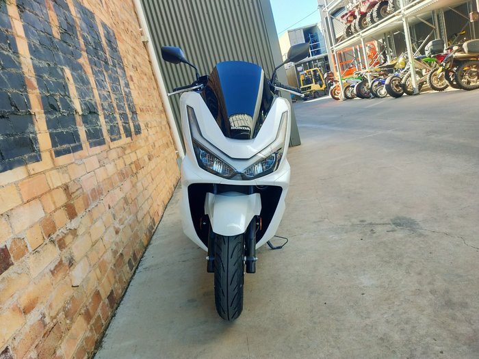 2025 HONDA PCX 125 SCOOTER WHITE