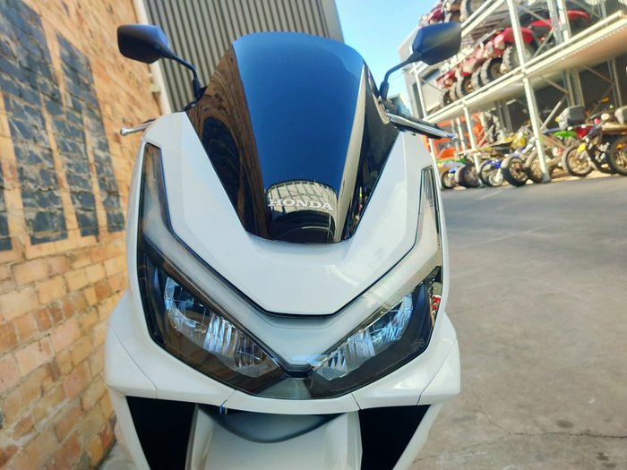 2025 HONDA PCX 125 SCOOTER WHITE