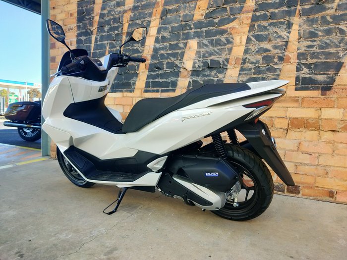 2025 HONDA PCX 125 SCOOTER WHITE