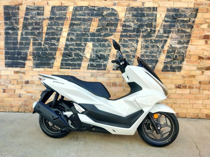 2025 HONDA PCX 125 SCOOTER WHITE