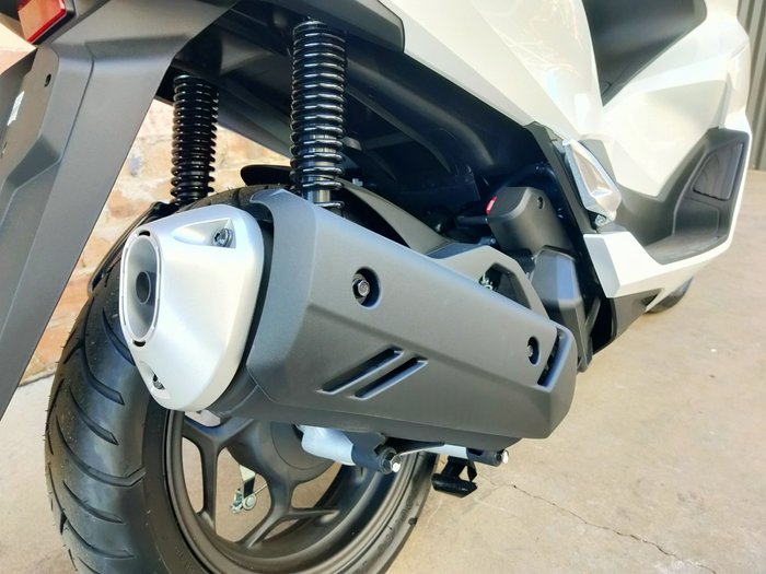2025 HONDA PCX 125 SCOOTER WHITE