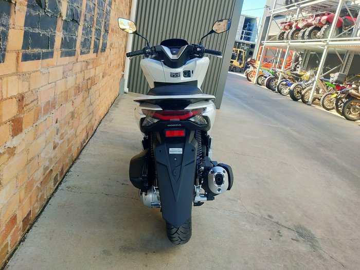 2025 HONDA PCX 125 SCOOTER WHITE