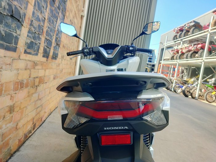2025 HONDA PCX 125 SCOOTER WHITE