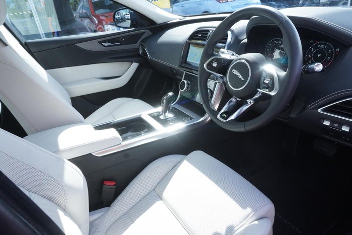 2020 Jaguar XE P300 R-Dynamic SE