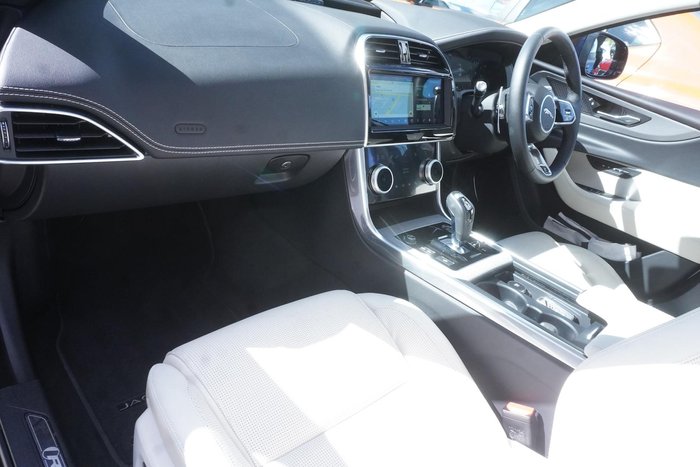 2020 Jaguar XE P300 R-Dynamic SE