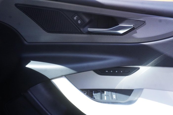 2020 Jaguar XE P300 R-Dynamic SE