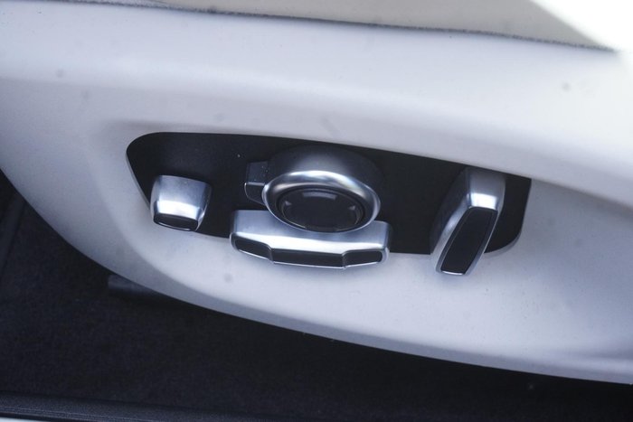 2020 Jaguar XE P300 R-Dynamic SE