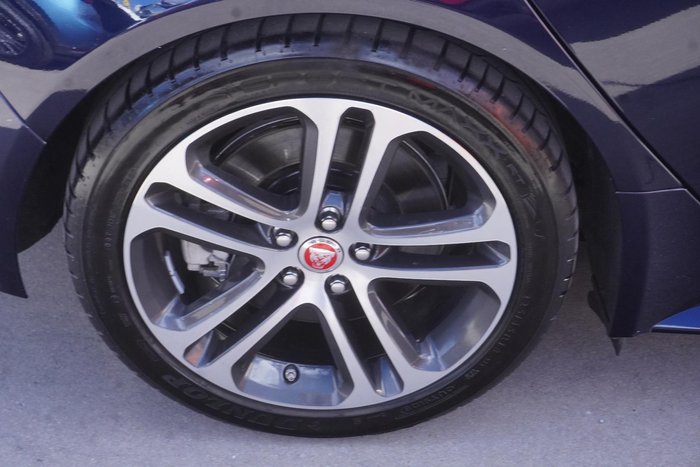 2020 Jaguar XE P300 R-Dynamic SE