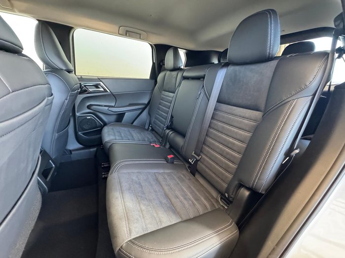 2025 Mitsubishi Outlander LS