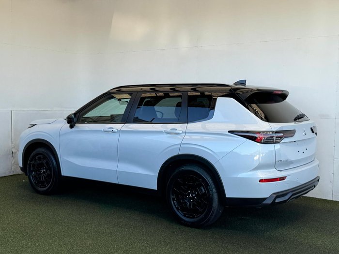 2025 Mitsubishi Outlander LS
