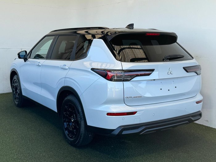 2025 Mitsubishi Outlander LS