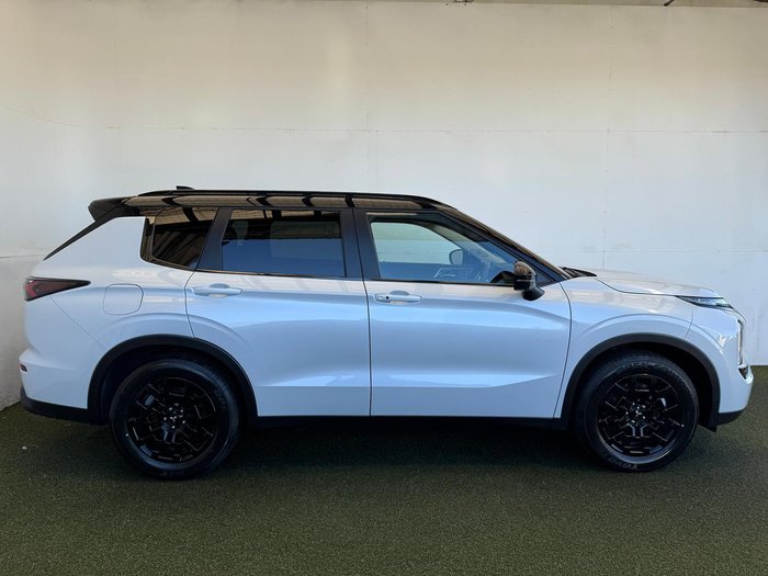 2025 Mitsubishi Outlander LS