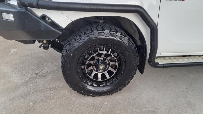 2023 Toyota Hilux SR