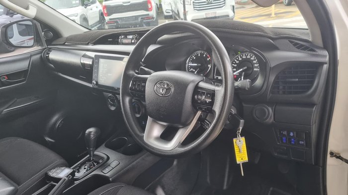 2023 Toyota Hilux SR