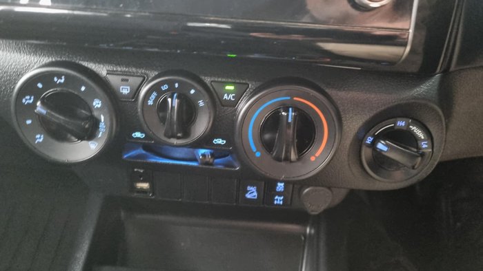 2023 Toyota Hilux SR