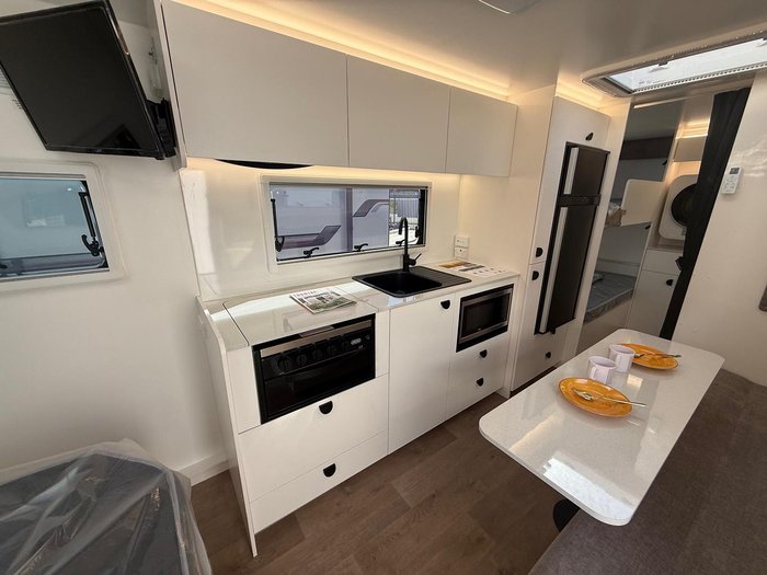 2026 Traveller Destination Cruise 20 Bunks My25
