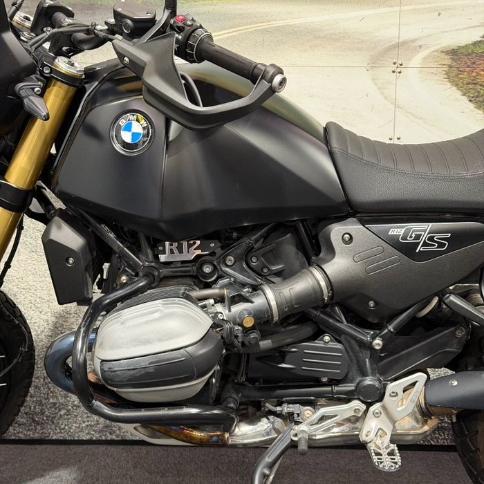 2025 BMW Motorrad R 12 Black
