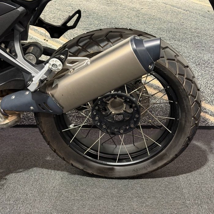 2025 BMW Motorrad R 12 Black