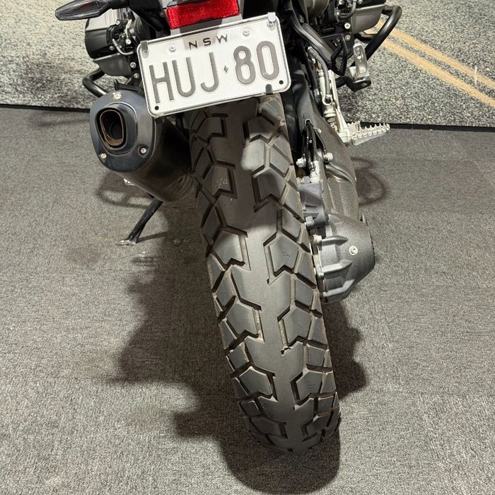 2025 BMW Motorrad R 12 Black