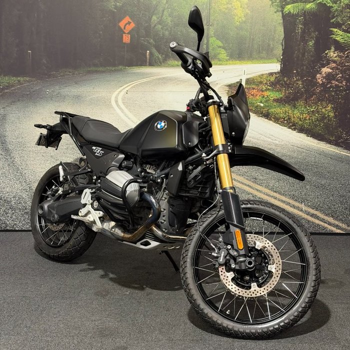 2025 BMW Motorrad R 12 Black