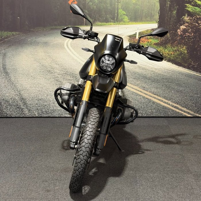 2025 BMW Motorrad R 12 Black