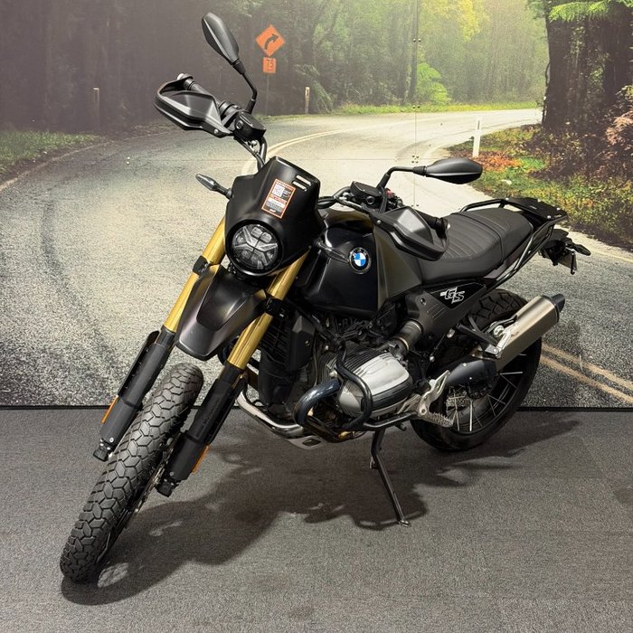 2025 BMW Motorrad R 12 Black