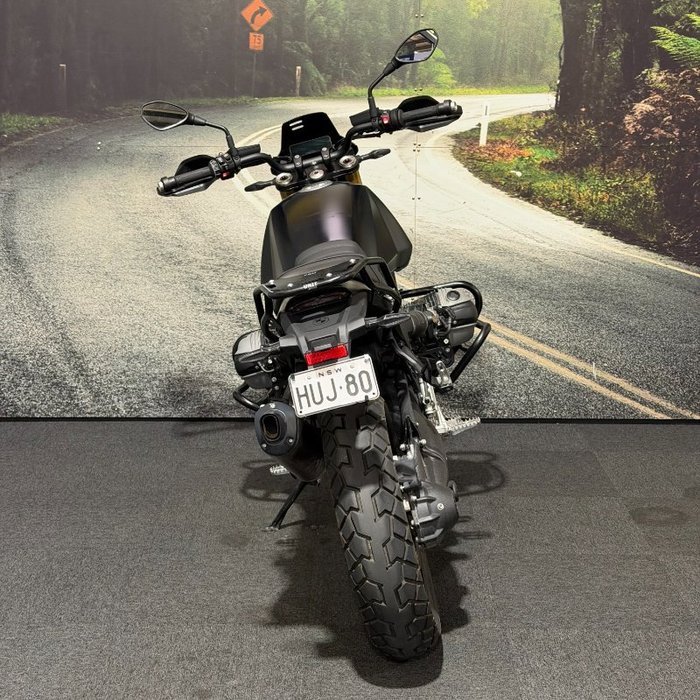 2025 BMW Motorrad R 12 Black
