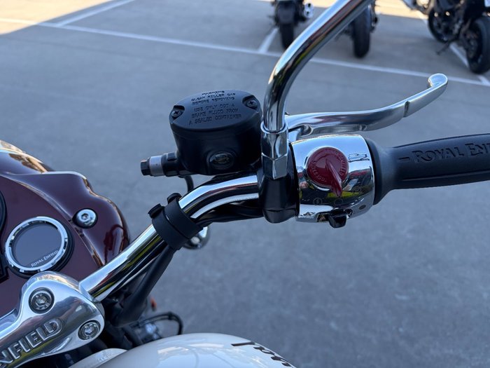 2025 Royal Enfield CLASSIC 650 White