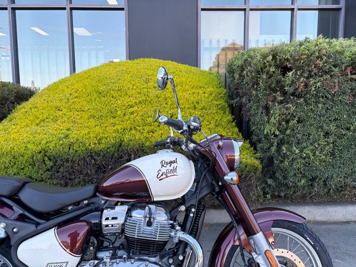 2025 Royal Enfield CLASSIC 650 White