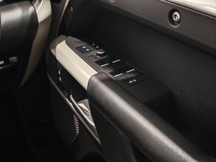 2020 Land Rover Defender 110 P400 SE L663 MY20.5 AWD Fuji White